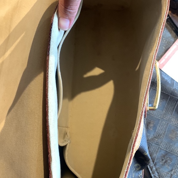 Louis Vuitton handbag - Picture 10 of 12